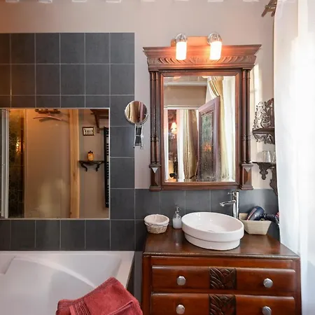 Hotel La Maison De *